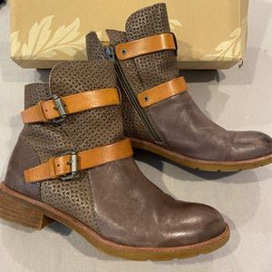 Sofft booties size 7.5 womens